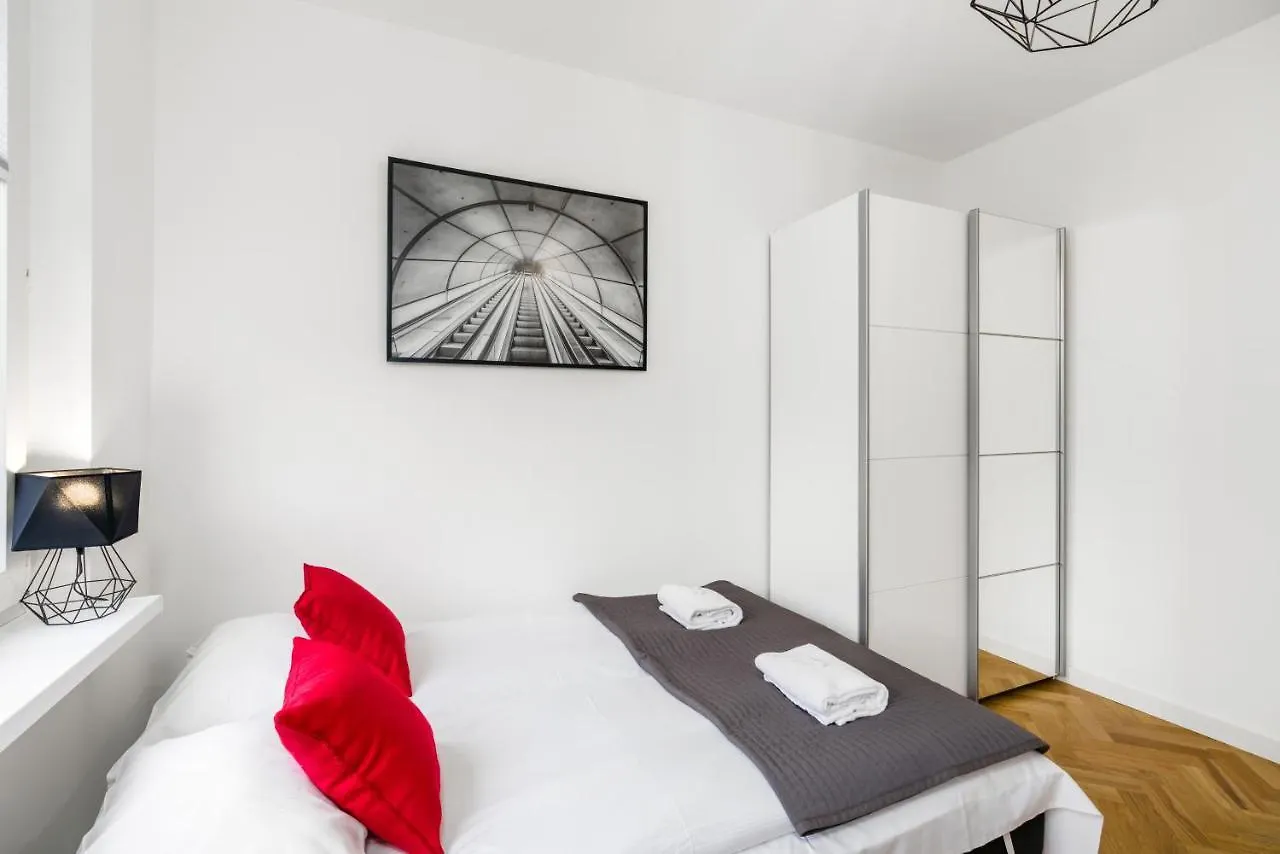Premium Apartments Grunwaldzka by Renters Poznań 0*,  Polska